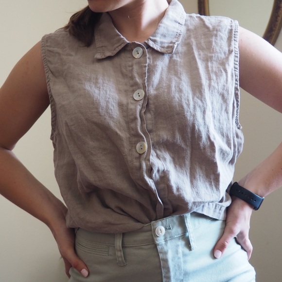Vintage tan linen sleeveless button down - Picture 2 of 9